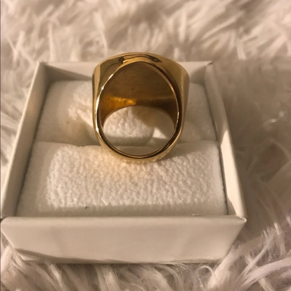 Ring - Picture 2 of 3